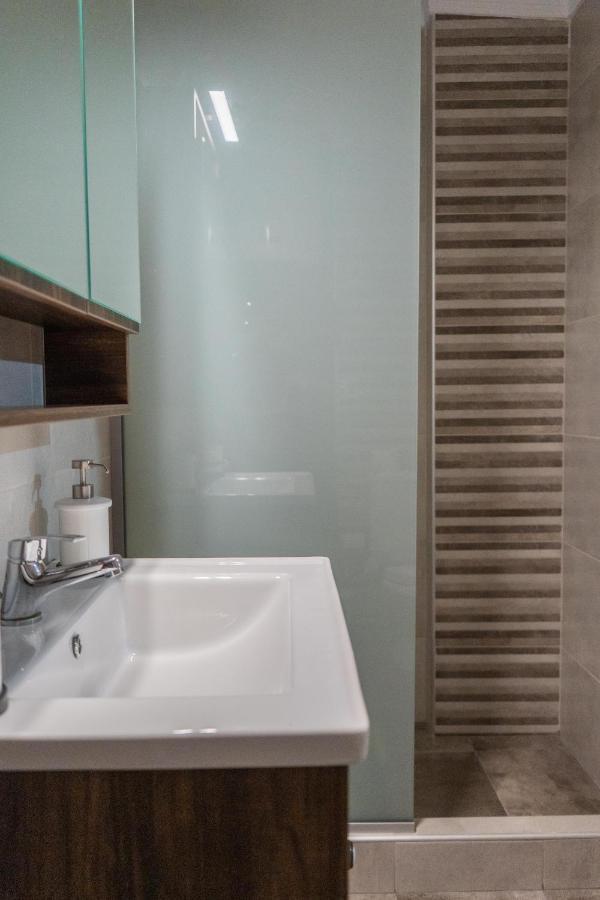 Apartment In アスプロヴァルタ エクステリア 写真